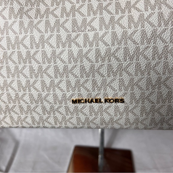 Michael Kors Signature Coated Canvas And Leather Raven Shoulder Bag, like new - Picture 3 of 17